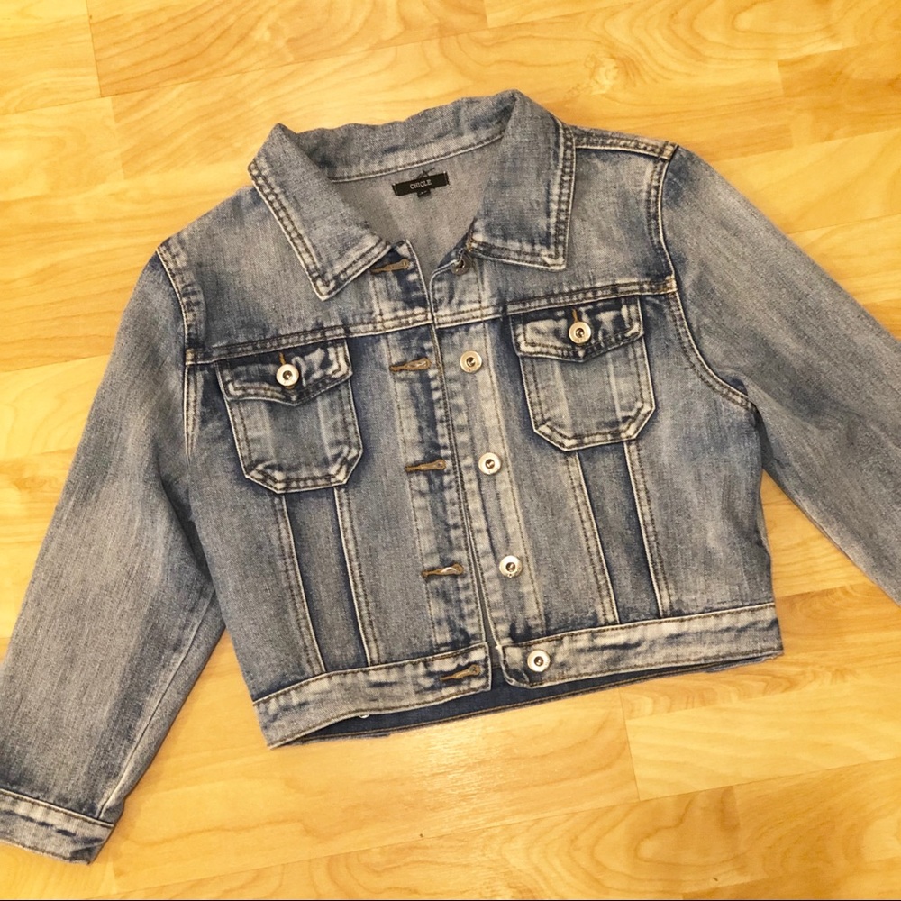 Cropped denim jacket